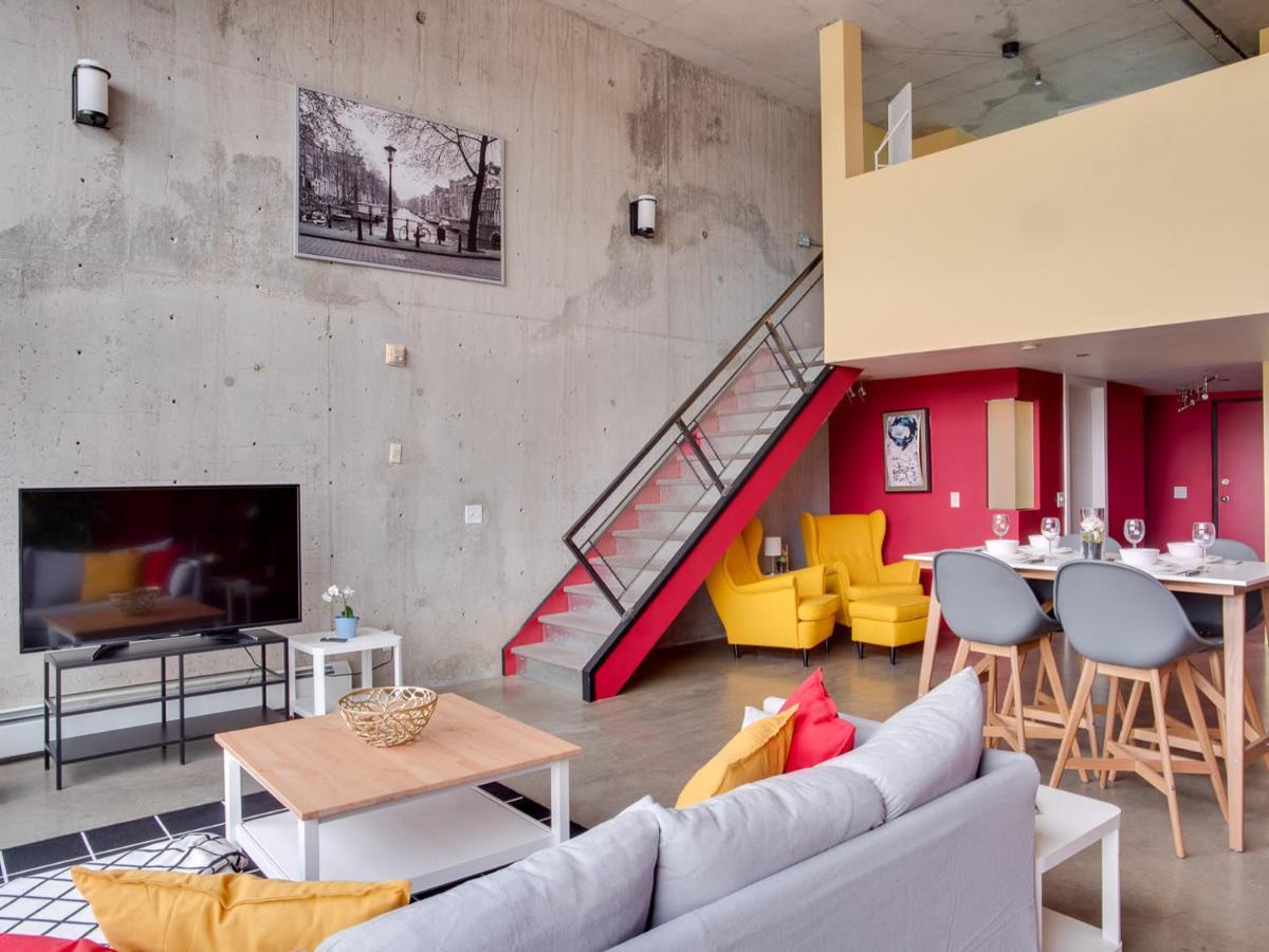 New Huge Penthouse Loft, Rooftop Patio, Bbq, Parking, Coffee * Calgary