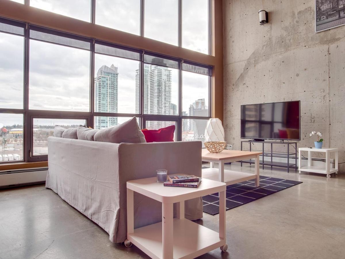 New Huge Penthouse Loft, Rooftop Patio, Bbq, Parking, Coffee *
