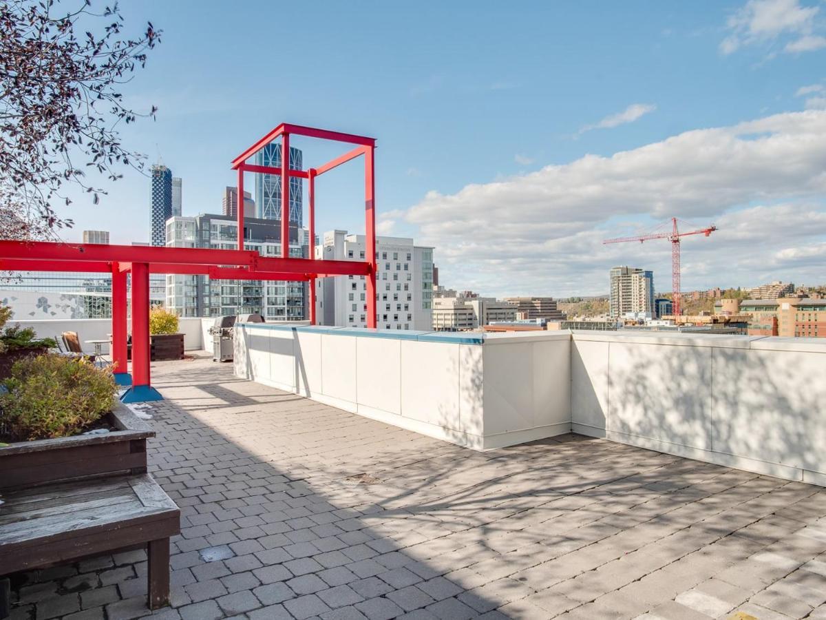 New Huge Penthouse Loft, Rooftop Patio, Bbq, Parking, Coffee